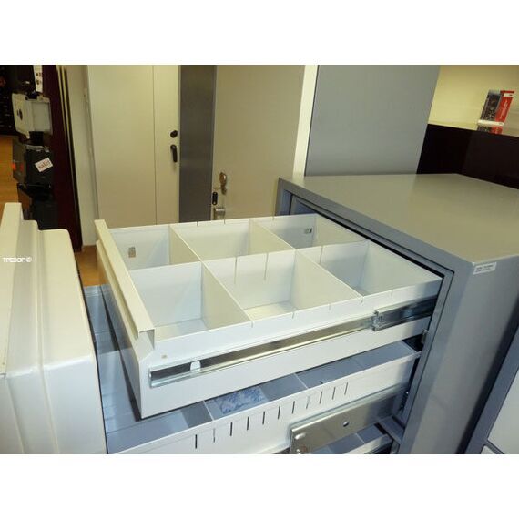 Картотечный сейф Diplomat DFC3000ED3, DFC - вариант: 3 ящика, DFC - исполнение: Стандартный, DFC - запирание: 1 эл. замок, DFC - оборудование: С 3 доп. ящиками